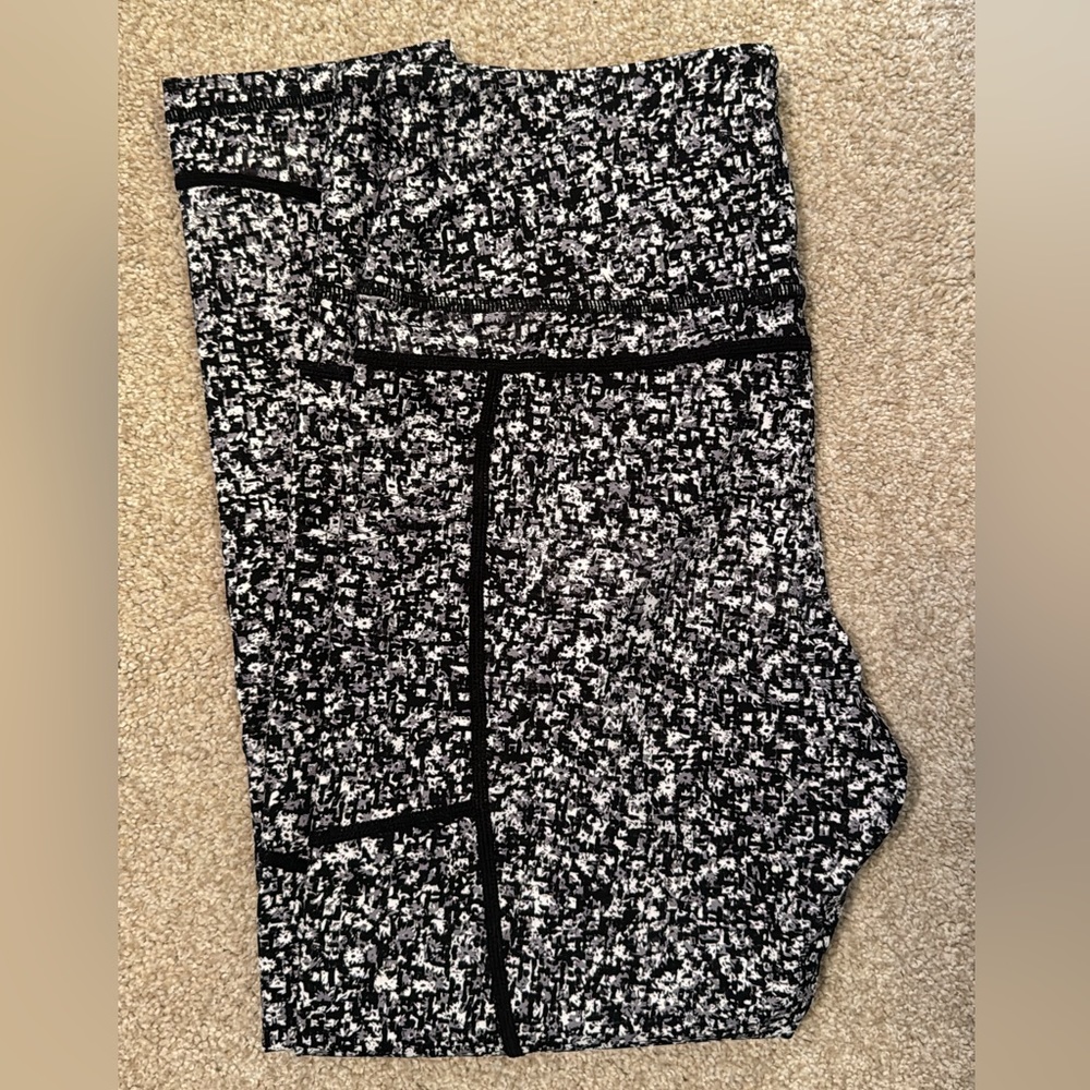 ZYIA NWOT Black Mosaic Soft n Snug mid-rise 7/8 24"(8-10)